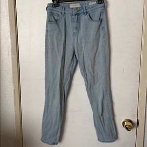 Blue mom jeans light wash